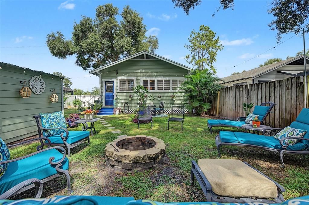 На продажу: $399,900 (2 спален, 2 ванн, 1128 Квадратных фут)
