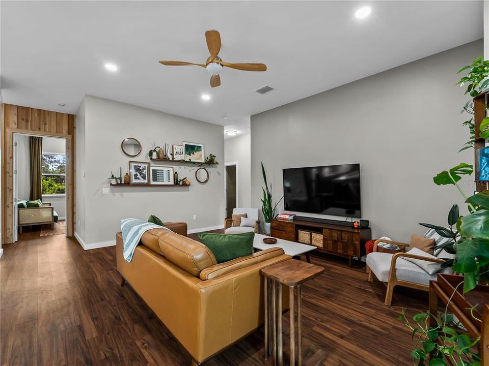 En Venta: $425,000 (3 camas, 2 baños, 1569 Pies cuadrados)
