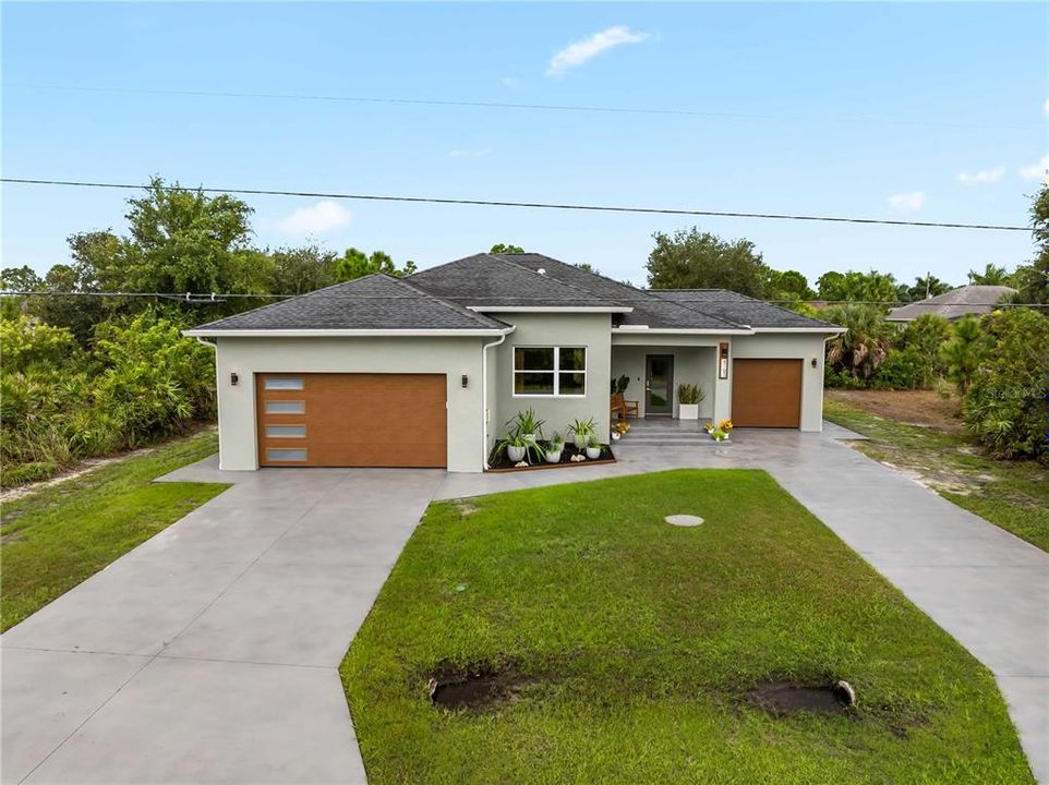 En Venta: $425,000 (3 camas, 2 baños, 1569 Pies cuadrados)
