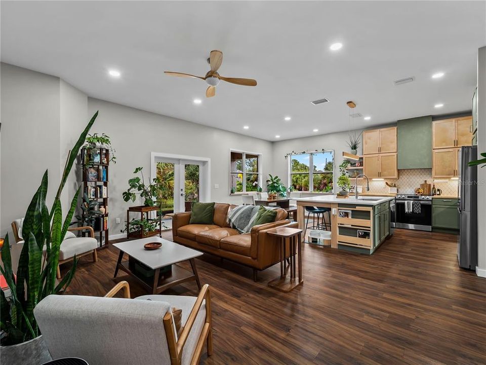 En Venta: $425,000 (3 camas, 2 baños, 1569 Pies cuadrados)