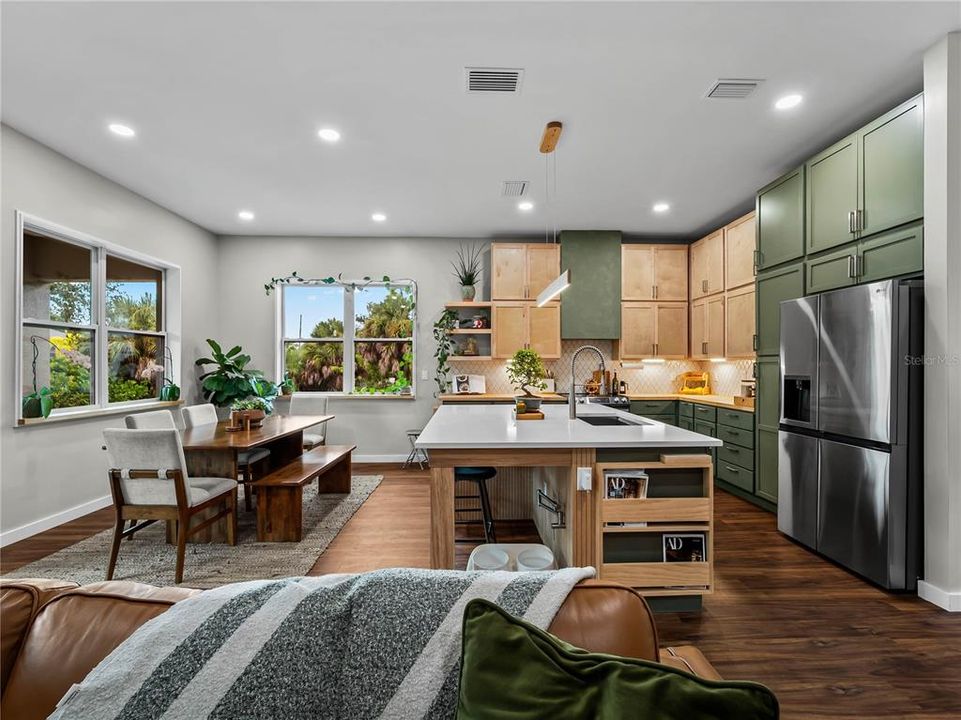 En Venta: $425,000 (3 camas, 2 baños, 1569 Pies cuadrados)