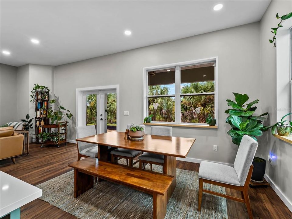 En Venta: $425,000 (3 camas, 2 baños, 1569 Pies cuadrados)