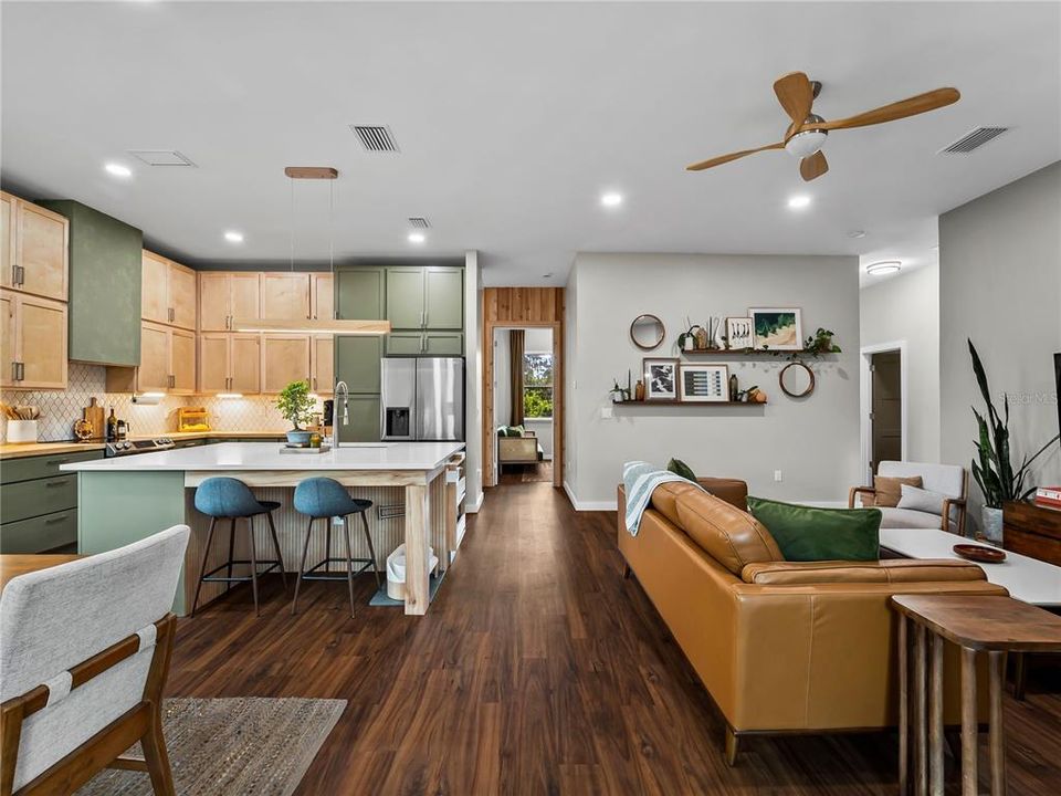 En Venta: $425,000 (3 camas, 2 baños, 1569 Pies cuadrados)