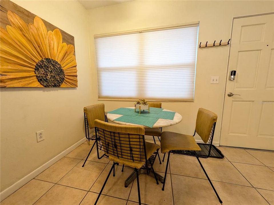 For Sale: $625,000 (2 beds, 2 baths, 1152 Square Feet)