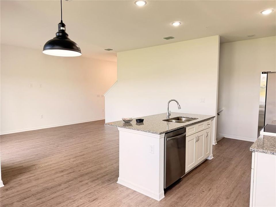 For Rent: $2,500 (3 beds, 2 baths, 1560 Square Feet)