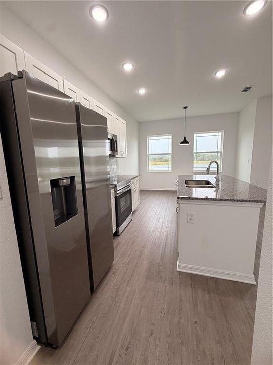 For Rent: $2,500 (3 beds, 2 baths, 1560 Square Feet)