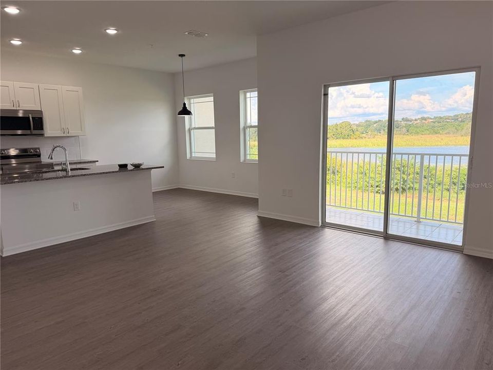 For Rent: $2,500 (3 beds, 2 baths, 1560 Square Feet)