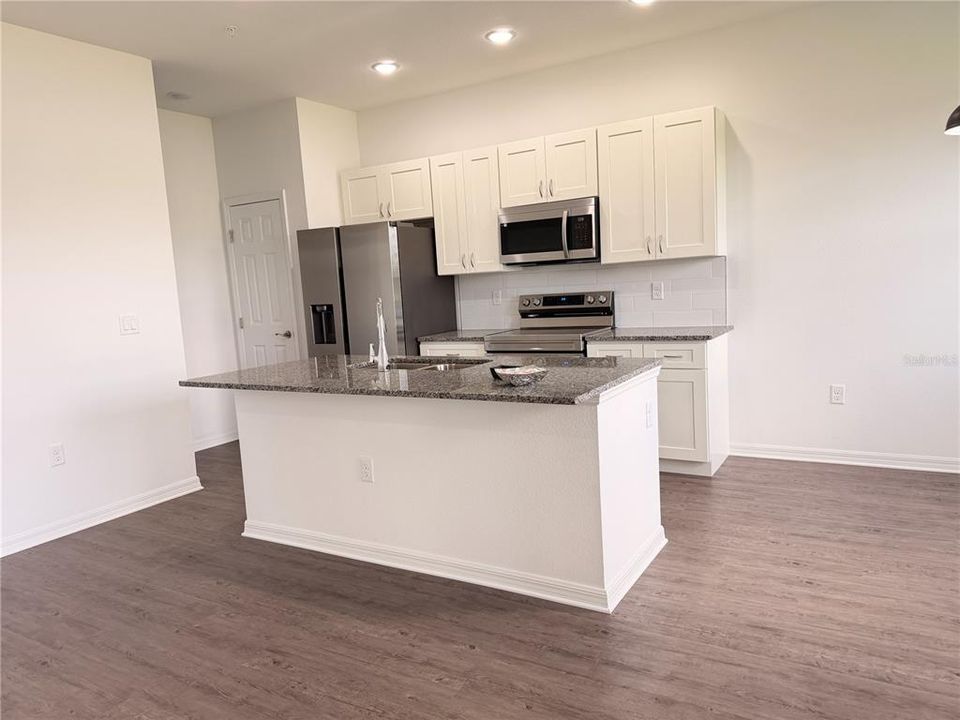 For Rent: $2,500 (3 beds, 2 baths, 1560 Square Feet)