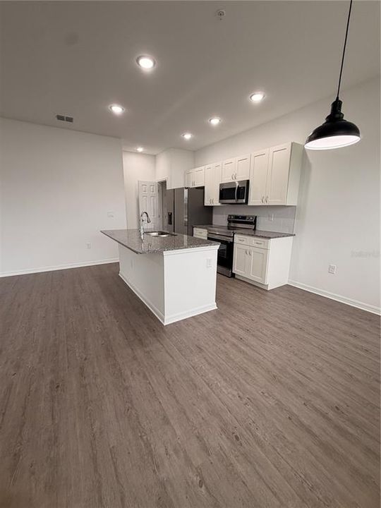 For Rent: $2,500 (3 beds, 2 baths, 1560 Square Feet)