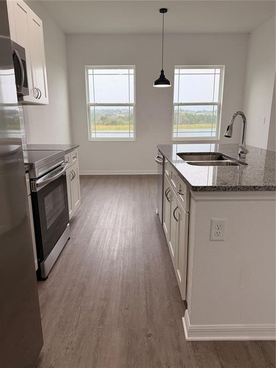 For Rent: $2,500 (3 beds, 2 baths, 1560 Square Feet)