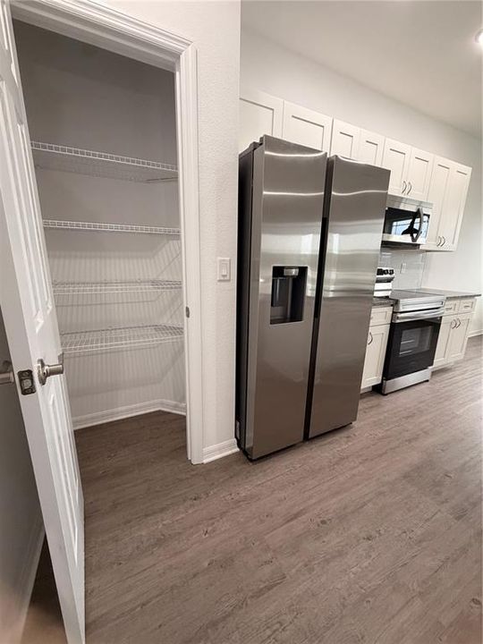 For Rent: $2,500 (3 beds, 2 baths, 1560 Square Feet)