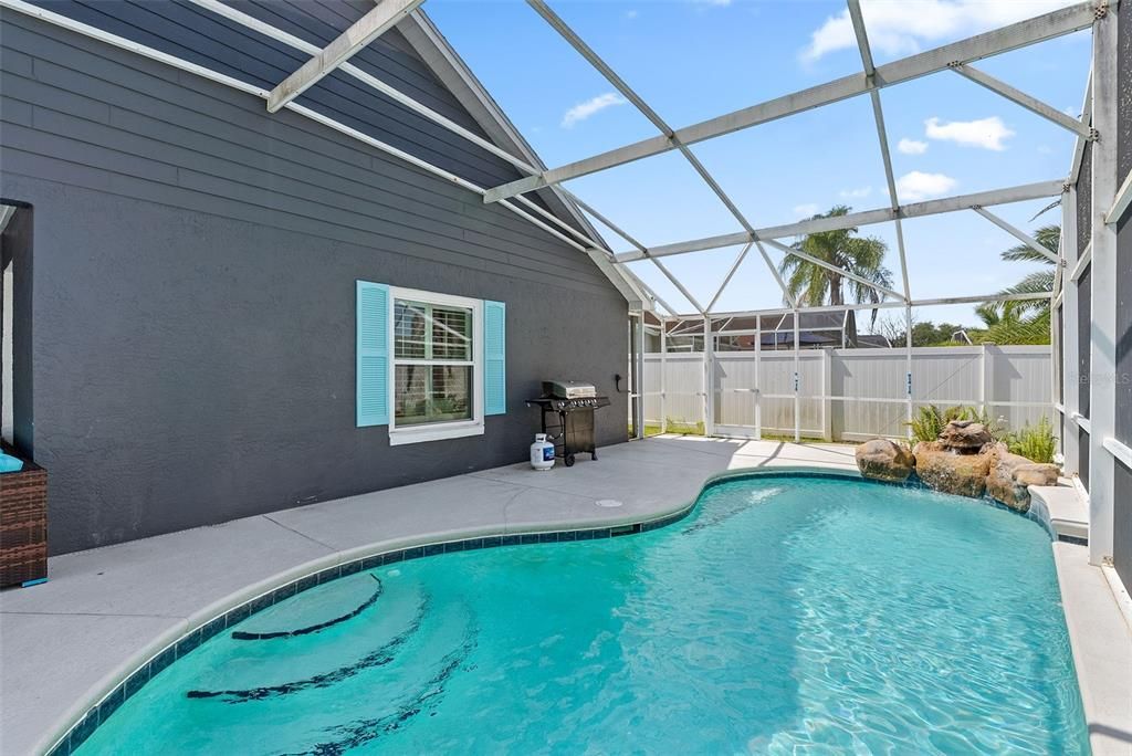 For Sale: $475,000 (4 beds, 2 baths, 2040 Square Feet)