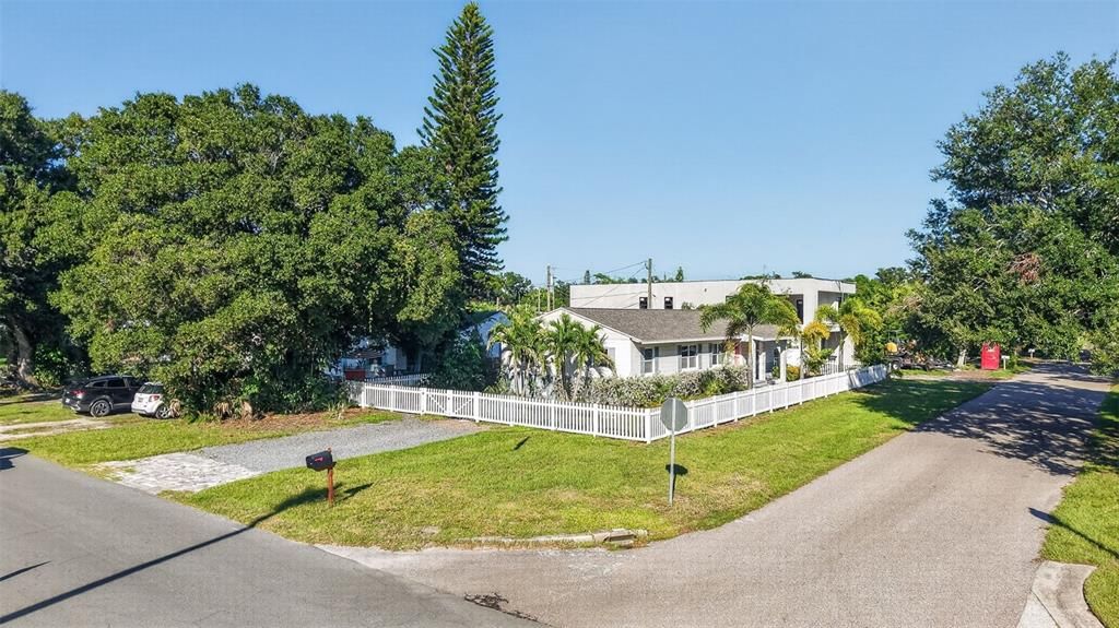 На продажу: $565,000 (4 спален, 2 ванн, 1614 Квадратных фут)