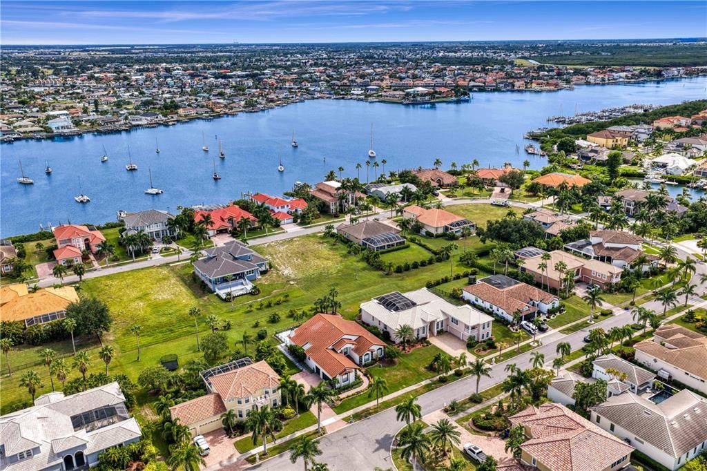 На продажу: $825,000 (4 спален, 3 ванн, 2588 Квадратных фут)