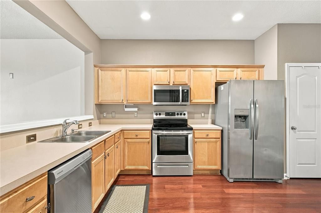 For Rent: $2,075 (3 beds, 2 baths, 1588 Square Feet)