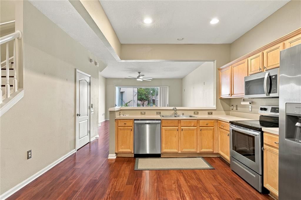 For Rent: $2,075 (3 beds, 2 baths, 1588 Square Feet)