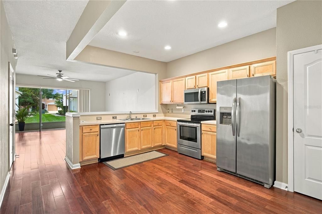 For Rent: $2,075 (3 beds, 2 baths, 1588 Square Feet)