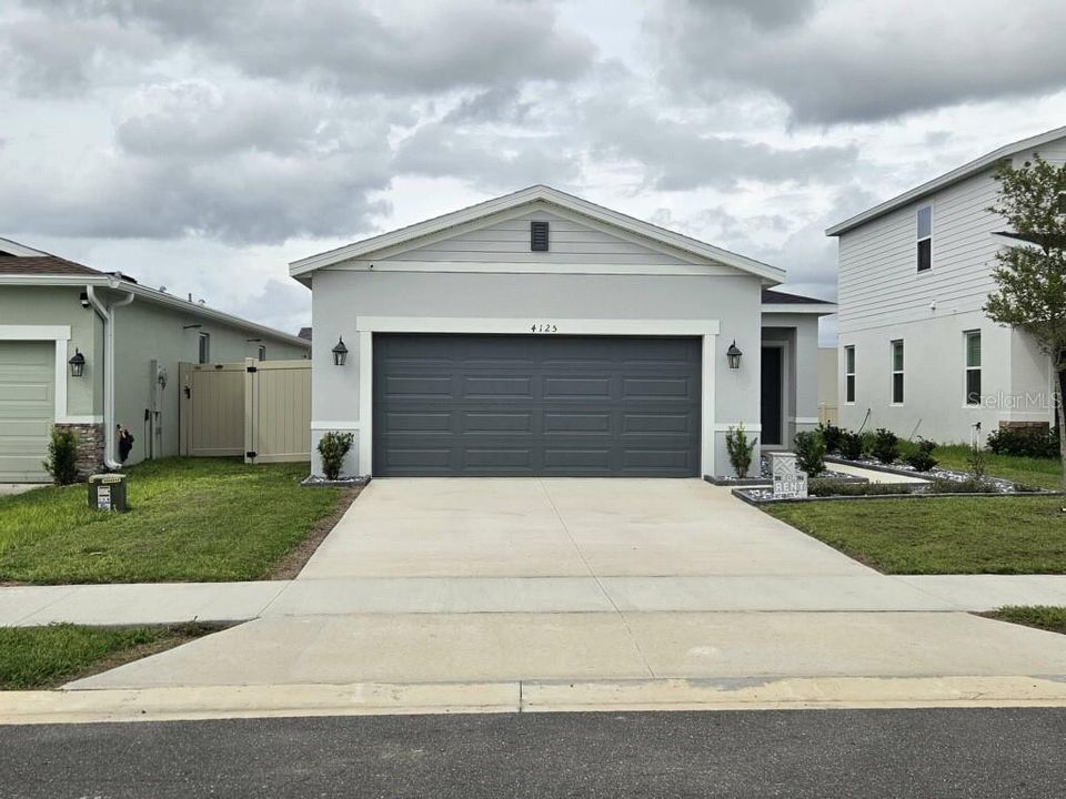 For Sale: $315,000 (3 beds, 2 baths, 1414 Square Feet)
