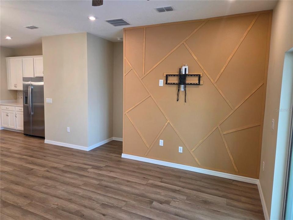 For Sale: $315,000 (3 beds, 2 baths, 1414 Square Feet)