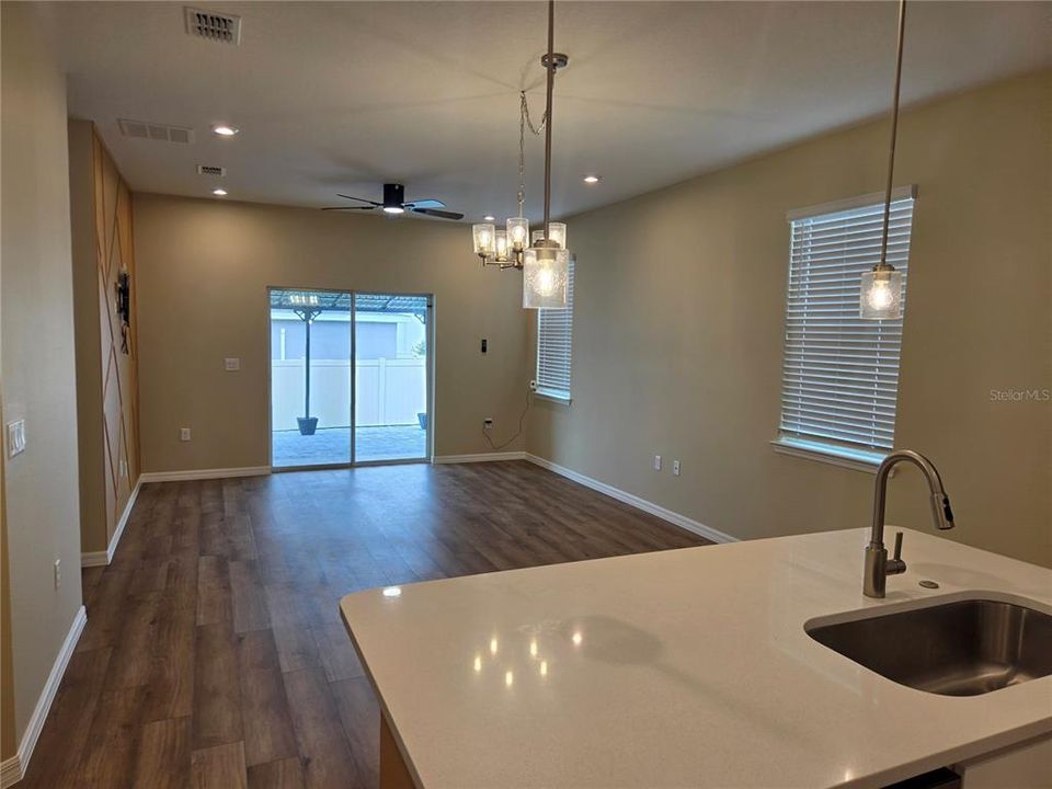 For Sale: $315,000 (3 beds, 2 baths, 1414 Square Feet)