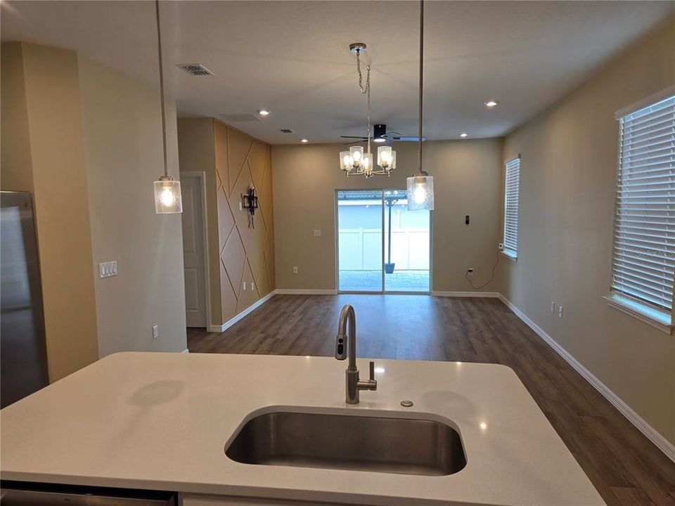 For Sale: $315,000 (3 beds, 2 baths, 1414 Square Feet)