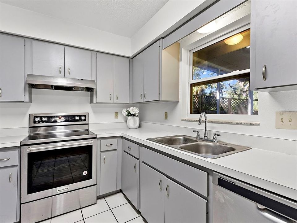 For Sale: $345,000 (3 beds, 2 baths, 1480 Square Feet)