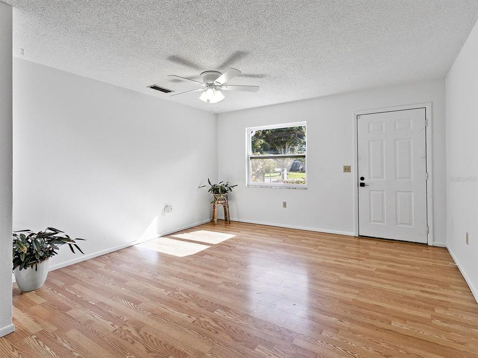 For Sale: $345,000 (3 beds, 2 baths, 1480 Square Feet)
