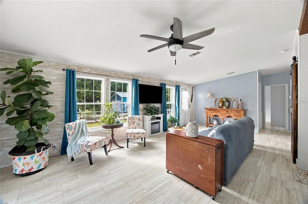 For Sale: $269,900 (2 beds, 2 baths, 1080 Square Feet)