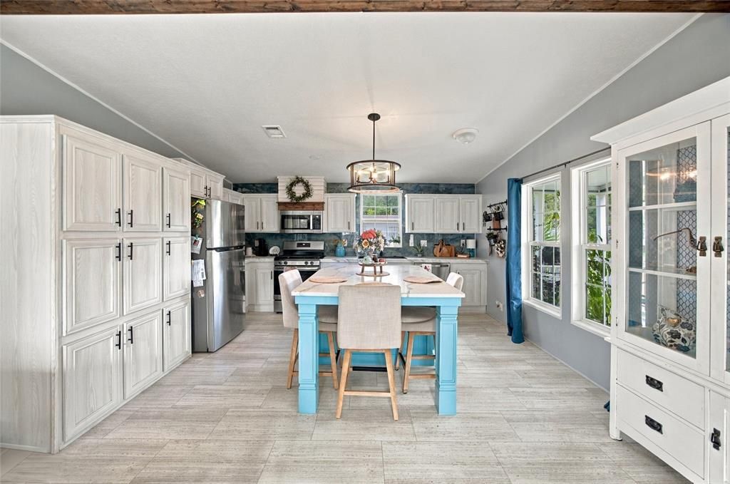 For Sale: $269,900 (2 beds, 2 baths, 1080 Square Feet)