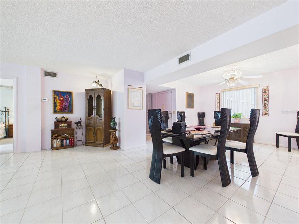 В аренду: $2,200 (2 спален, 2 ванн, 1370 Квадратных фут)
