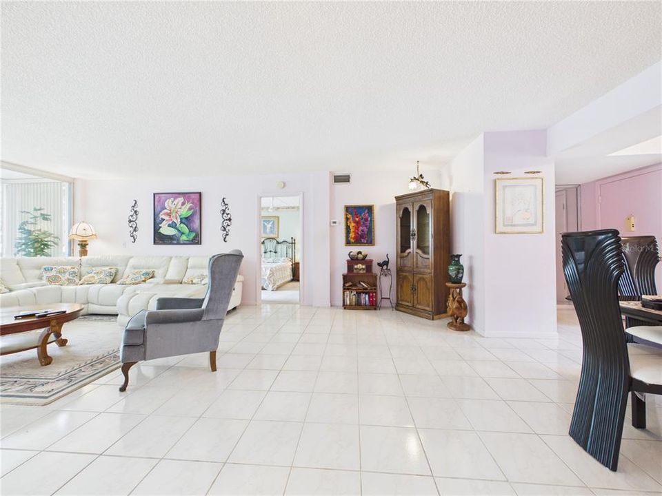 В аренду: $2,200 (2 спален, 2 ванн, 1370 Квадратных фут)