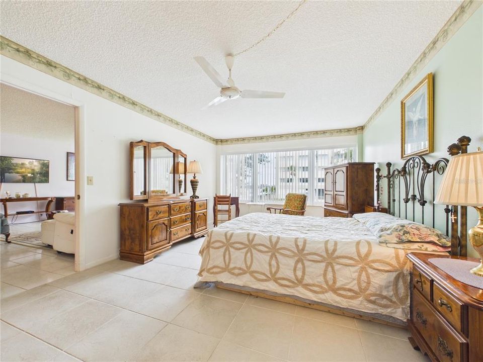 В аренду: $2,200 (2 спален, 2 ванн, 1370 Квадратных фут)