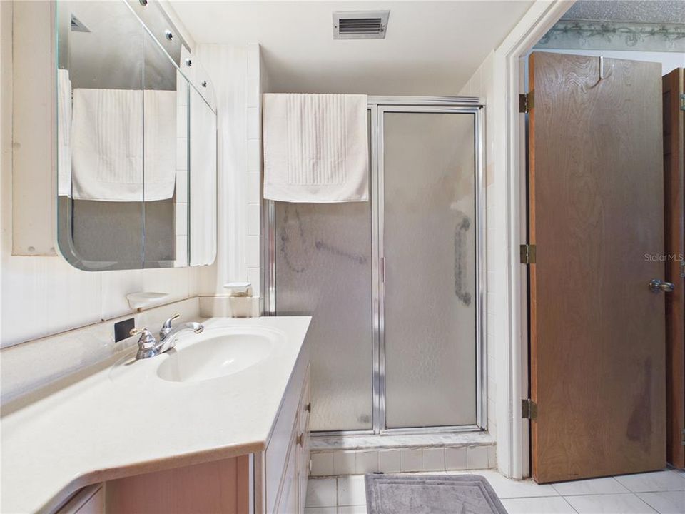 В аренду: $2,200 (2 спален, 2 ванн, 1370 Квадратных фут)