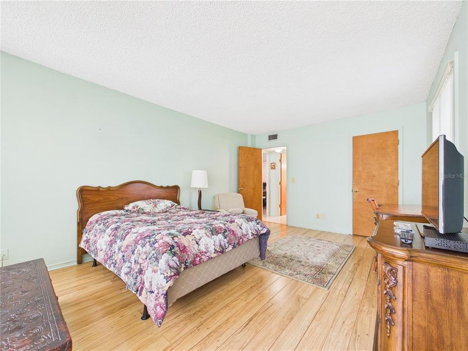 В аренду: $2,200 (2 спален, 2 ванн, 1370 Квадратных фут)
