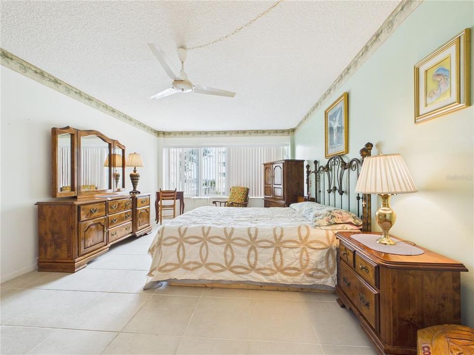 В аренду: $2,200 (2 спален, 2 ванн, 1370 Квадратных фут)