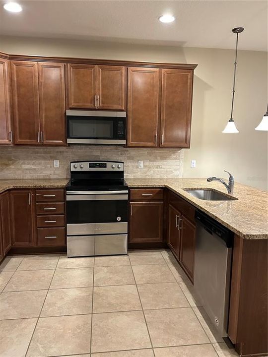 For Rent: $2,400 (4 beds, 3 baths, 1825 Square Feet)