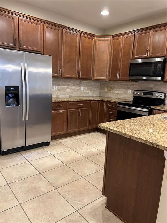 For Rent: $2,400 (4 beds, 3 baths, 1825 Square Feet)