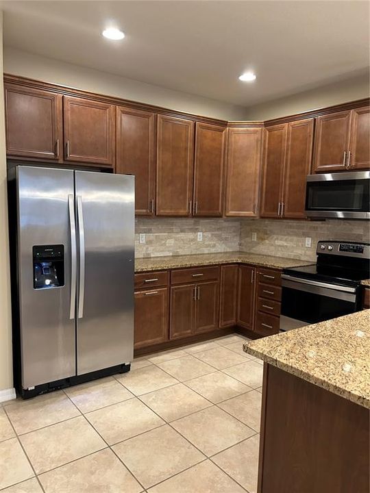 For Rent: $2,400 (4 beds, 3 baths, 1825 Square Feet)