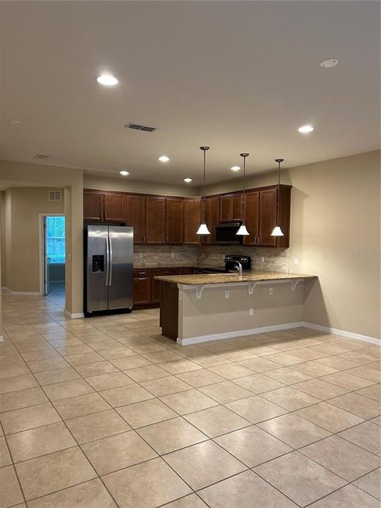For Rent: $2,400 (4 beds, 3 baths, 1825 Square Feet)