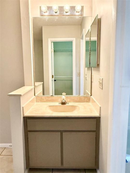 For Rent: $1,750 (2 beds, 2 baths, 1070 Square Feet)