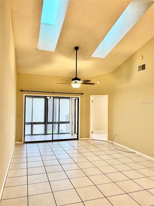 For Rent: $1,750 (2 beds, 2 baths, 1070 Square Feet)