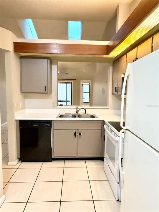 For Rent: $1,750 (2 beds, 2 baths, 1070 Square Feet)