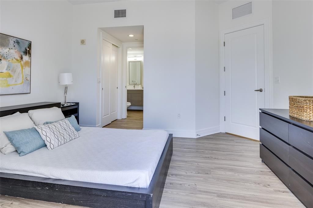 For Rent: $4,500 (2 beds, 2 baths, 1458 Square Feet)