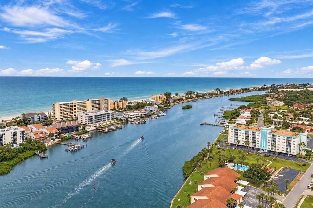 For Sale: $469,900 (3 beds, 4 baths, 2174 Square Feet)