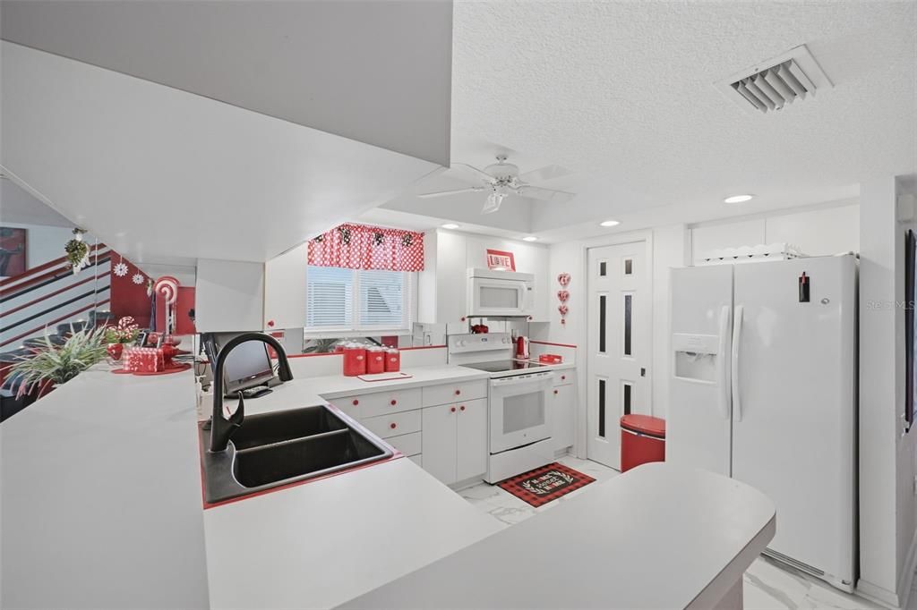 For Sale: $469,900 (3 beds, 4 baths, 2174 Square Feet)