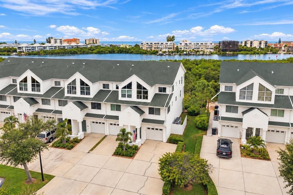 For Sale: $469,900 (3 beds, 4 baths, 2174 Square Feet)