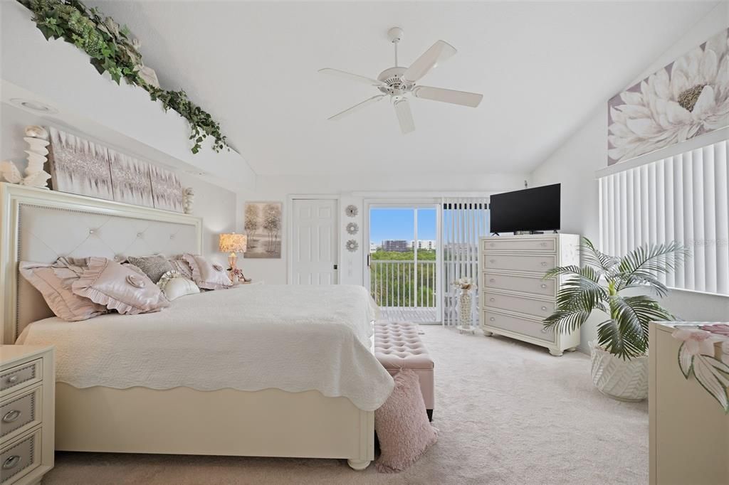 For Sale: $469,900 (3 beds, 4 baths, 2174 Square Feet)