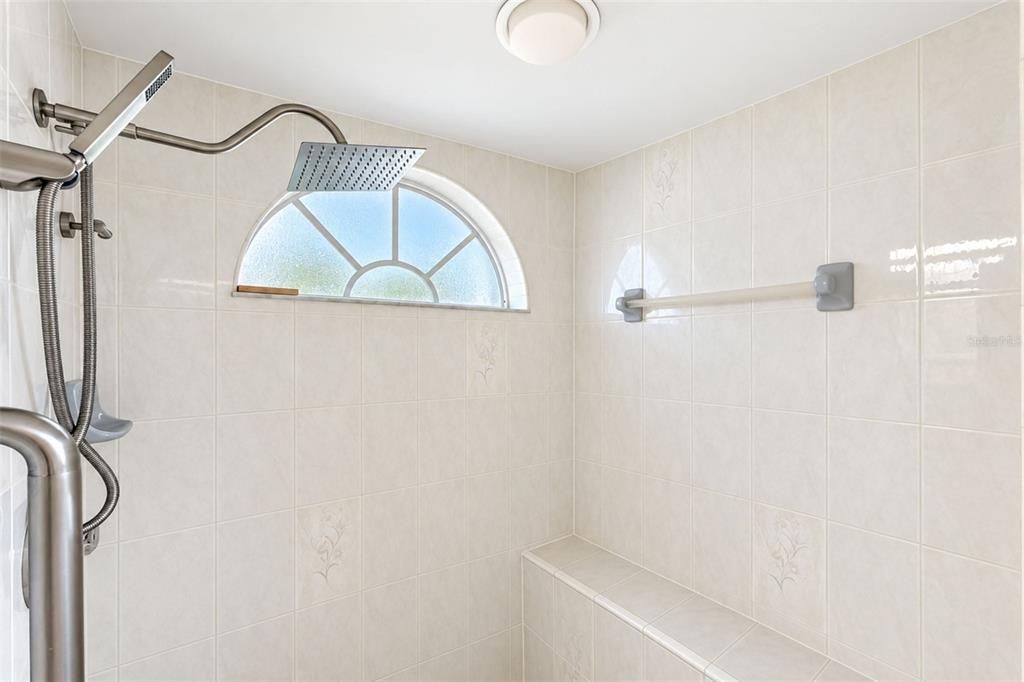 Activo con contrato: $609,900 (3 camas, 2 baños, 1859 Pies cuadrados)
