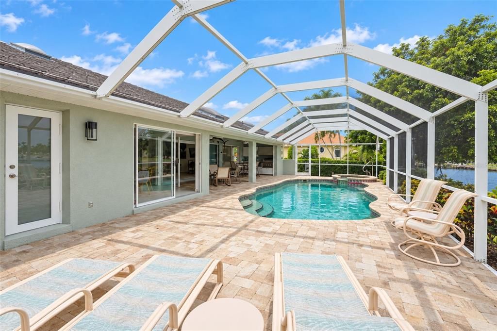 Activo con contrato: $609,900 (3 camas, 2 baños, 1859 Pies cuadrados)