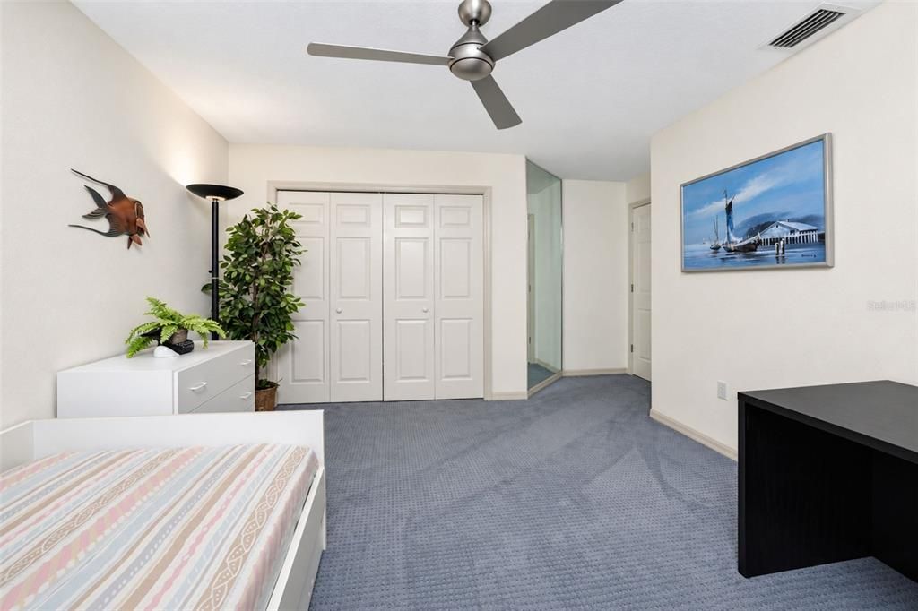 Activo con contrato: $609,900 (3 camas, 2 baños, 1859 Pies cuadrados)